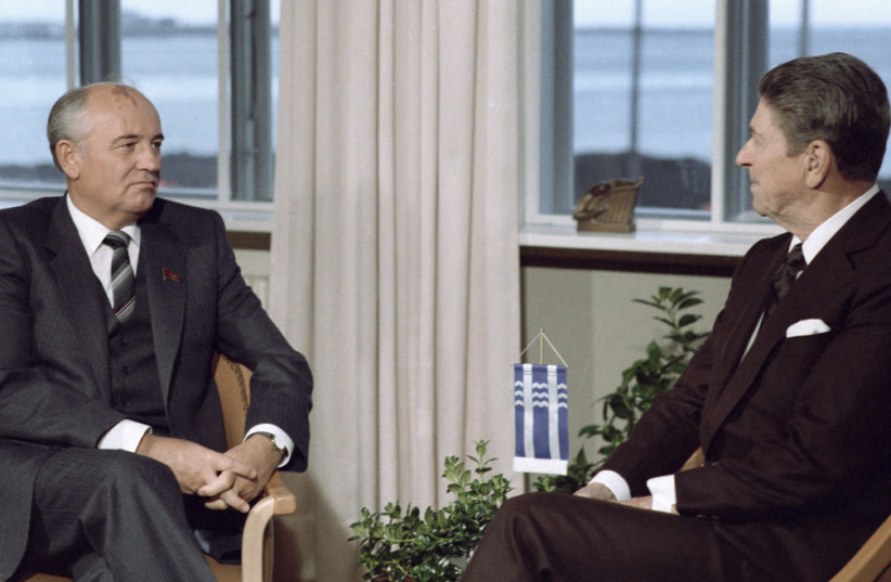  General secretary of the CPSU Central Committee Mikhail Gorbachev (left) and US president Ronald Reagan (right) during their summit meeting in Reykjavik. (photo credit: Wikimedia Commons)