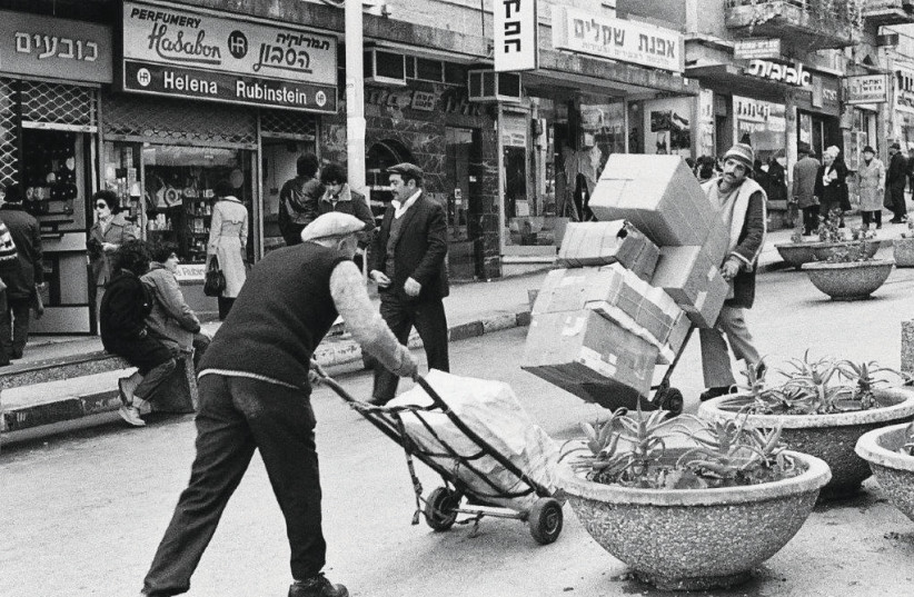  WORKMEN ON Ben Yehuda Street in 1978. (credit:  AVIV ITZHAKY)