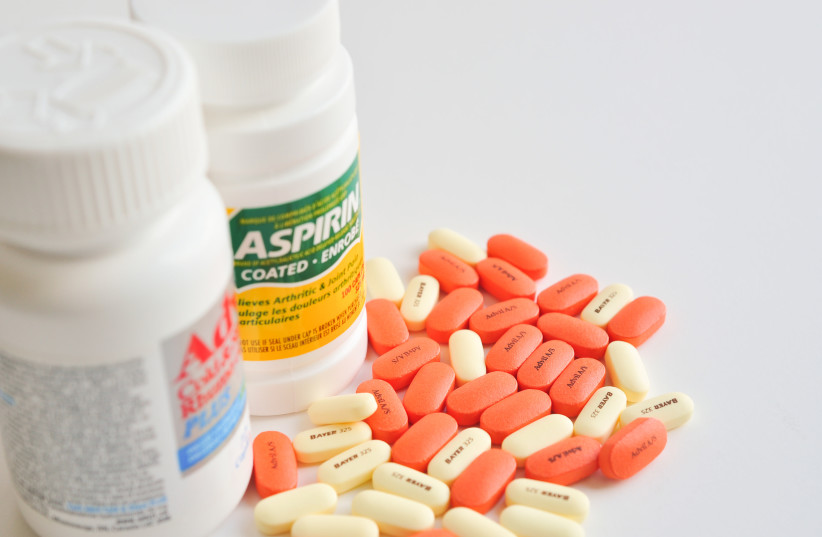  Aspirin (photo credit: INGIMAGE)