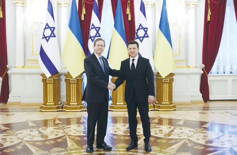 Le PRESIDENT ISAAC Herzog a rencontré le président ukrainien Volodymyr Zelensky à Kiev la semaine dernière. (Crédit photo : Service de presse présidentiel ukrainien)
