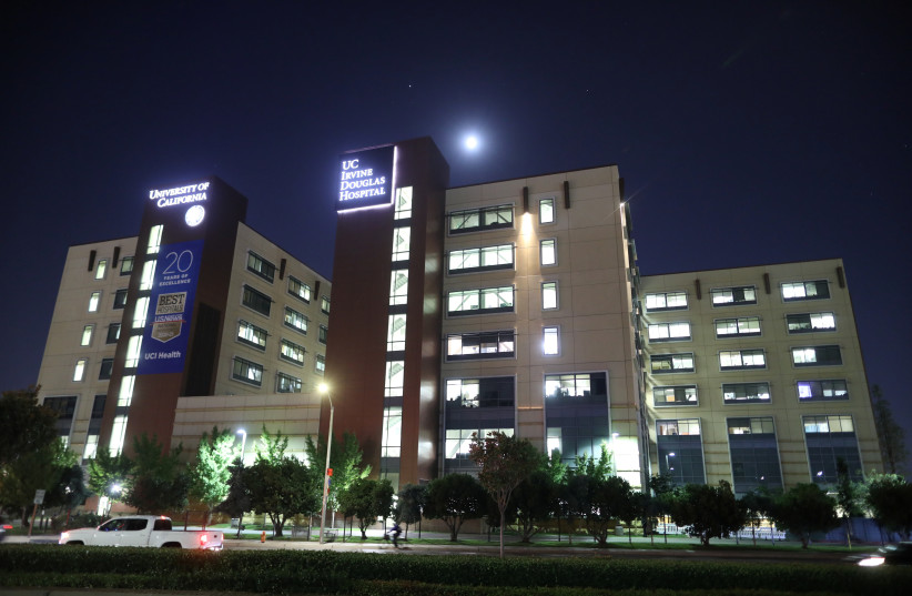  A view shows the exterior of the University of California Irvine Douglas Hospital, after it was announced that former US President Bill Clinton has been admitted to the UCI Medical Center, in Orange, California, US, October 14, 2021.  (credit: REUTERS/DAVID SWANSON)
