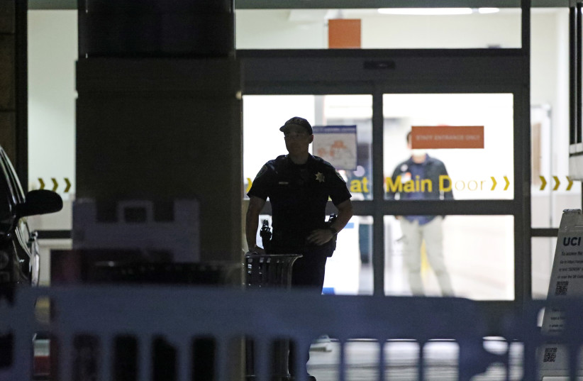  A police personnel stands at an entrance of the University of California Irvine Douglas Hospital, after former U.S. President Bill Clinton was admitted to the UCI Medical Center, in Orange, California, U.S. October 14, 2021.  (credit: REUTERS/DAVID SWANSON)