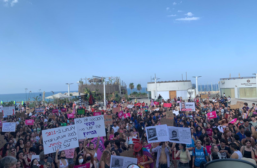  Hundreds of women gathering in Tel Aviv to protest rape culture, October 15, 2021 (credit: KULAN)