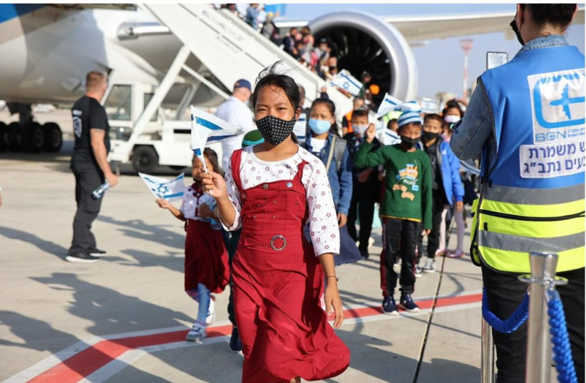  A young child arriving in Israel as part of Aliyah Week (photo credit: LAURA BEN-DAVID/COURTESY OF SHAVEI ISRAEL)