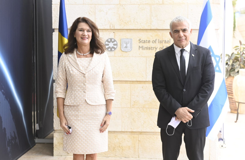 Swedish Foreign Minister Ann Linde (L) and Israeli Foreign Minister Yair Lapid (R). October 18, 2021. (photo credit: JORGE NOVOMINSKI)
