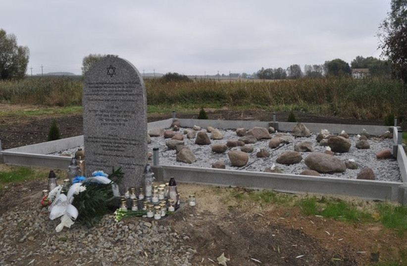   Residents of the Polish town of Wojslawice together with local leaders and representatives from the Rabbinical Commission for Cemeteries demarcate a Holocaust-era mass grave and erect a monument in their memory on Monday, Oct. 18.  (photo credit: Courtesy of the Municipal Authority of Wojslawice)