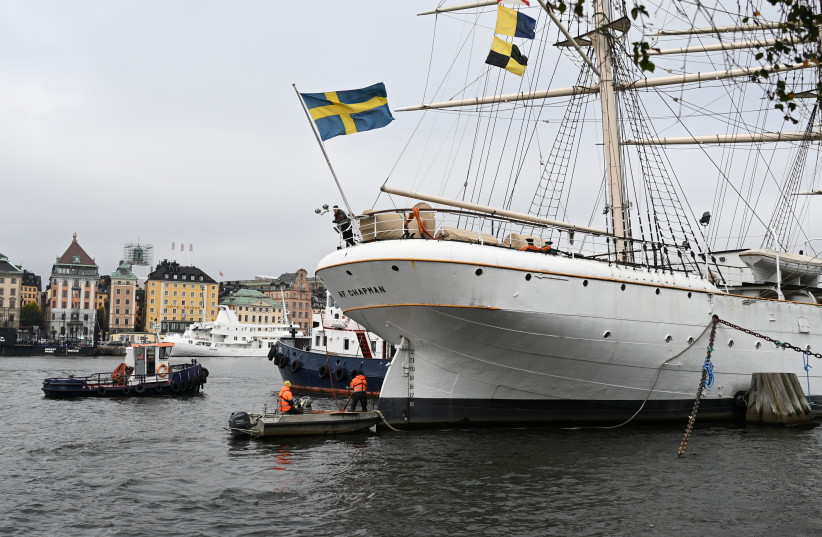  The full-rigged HMS af Chapman is towed to Blekholmen for renovation, in Stockholm, Sweden October 7, 2021. (credit: ANDERS WIKLUND/TT NEWS AGENCY/VIA REUTERS)