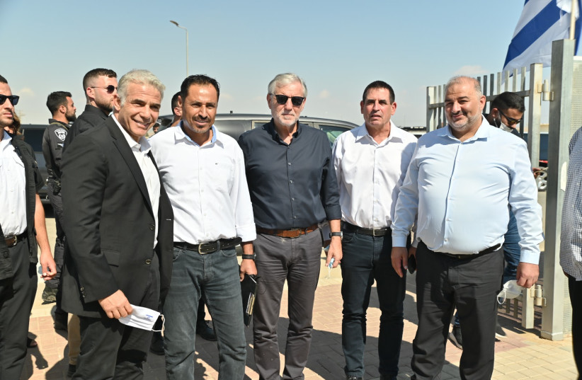  Foreign Minister Yair Lapid, Ra'am head Mansour Abbas and members of their parties tour the Negev on October 21, 2021  (photo credit: ELAD GUTMAN)