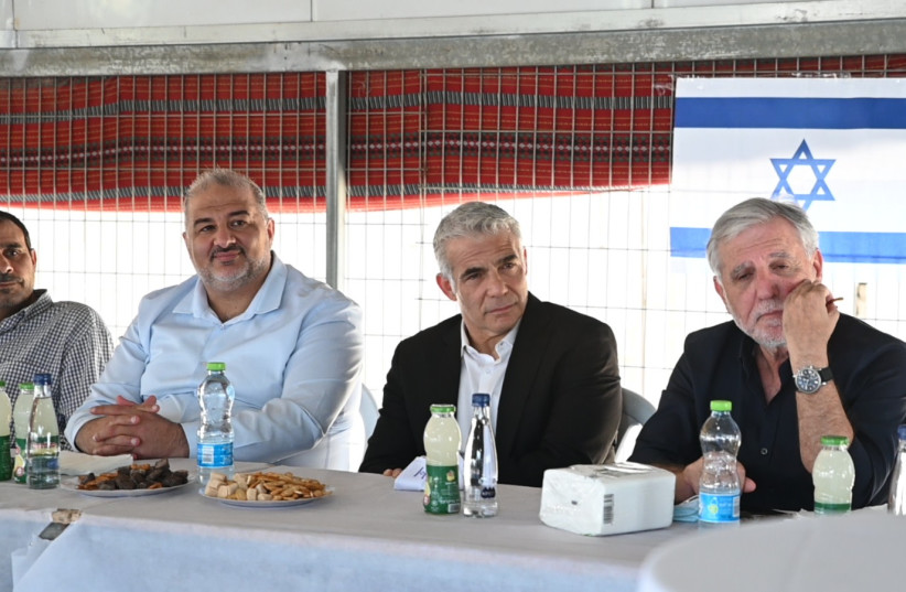 Ra'am head Mansour Abbas, Foreign Minister Yair Lapid  and Labor, Social Affairs and Social Services Minister Meir Cohen tour the Negev on October 21, 2021  (credit: ELAD GUTMAN)