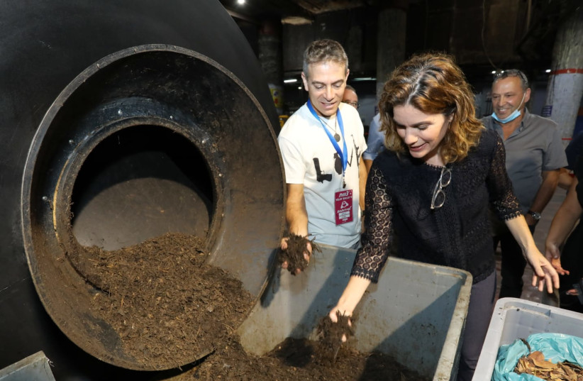  Environment Protection Minister Tamar Zandberg visits a giant new composter at Dizengoff Center on October 22, 2021. (photo credit: RAFFI DELOYA)