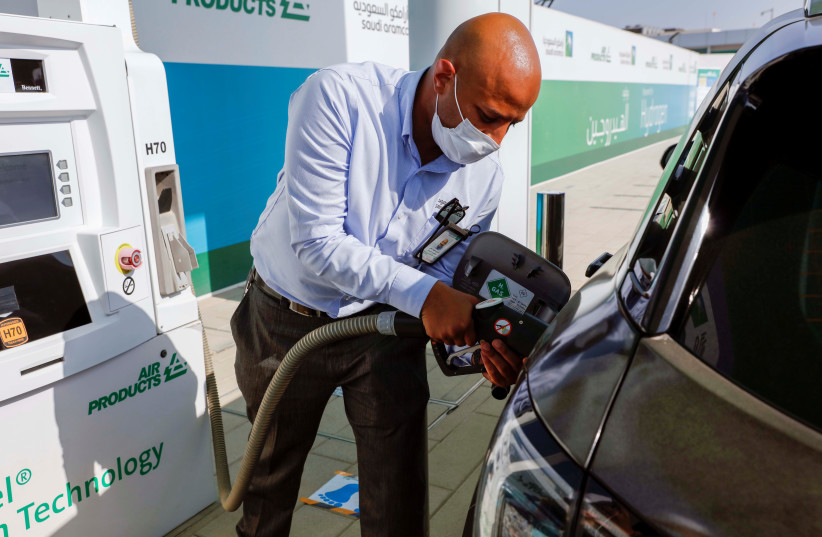  A man refuels a car at Hydrogen refuelling station during Saudi Aramco's media trip to demonstrate Hydrogen automotive technology at Techno Valley Science Park in Dhahran, Saudi Arabia, June 27, 2021.  (photo credit: REUTERS/HAJER ABDULMOHSIN)