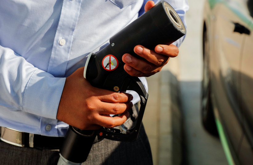  A man refuels a car at Hydrogen refuelling station during Saudi Aramco's media trip to demonstrate Hydrogen automotive technology at Techno Valley Science Park in Dhahran, Saudi Arabia, June 27, 2021. (credit: REUTERS/HAJER ABDULMOHSIN)