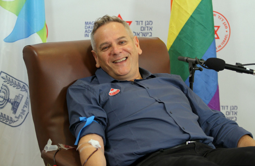  Israel's Health Minister Nitzan Horowitz is seen giving blood at the Magen David Adom compound in Jerusalem, on October 25, 2021. (photo credit: Moshe Hermon/GPO)