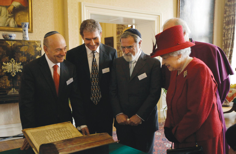 Lord Rabbi Sacks with Queen Elizabeth II at Buckingham Palace (photo credit: Matt Dunham/Reuters)