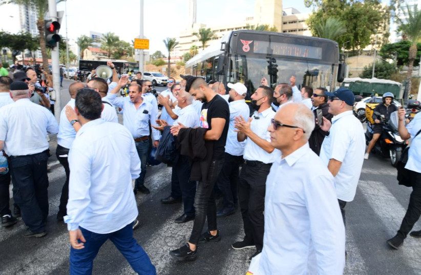   Bus drivers protest against low wages and bad working conditions in Tel Aviv (credit: AVSHALOM SASSONI/MAARIV)