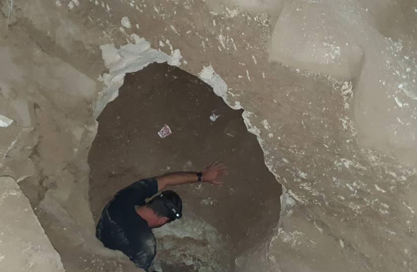 Antiquities robbers caught in southern Israel. (credit: ISRAEL ANTIQUITIES AUTHORITY PREVENTING ROBBERY UNIT)