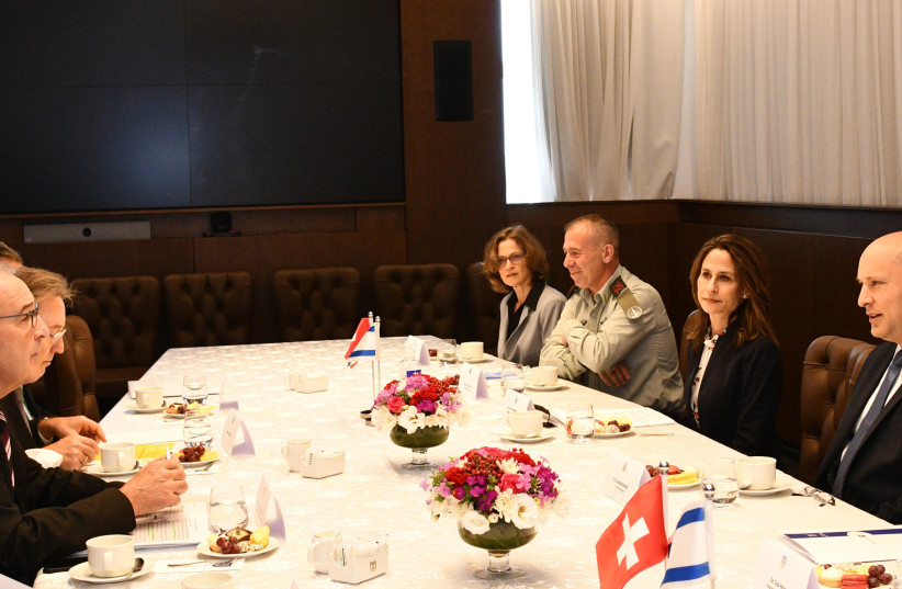  Prime Minister Naftali Bennett meeting with Swiss President Guy Parmelin, October 28, 2021. (credit: CHAIM TZACH/GPO)