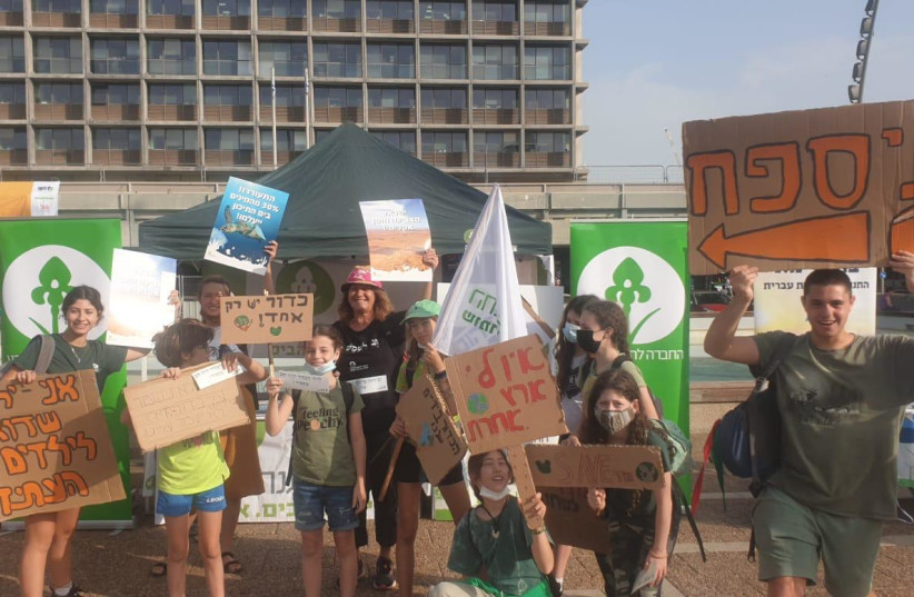  Families and children gather ahead of the Tel Aviv climate march, October 29, 2021 (credit: PAZIT SHAVID SHIITE/SOCIETY FOR THE PROTECTION OF NATURE IN ISRAEL)