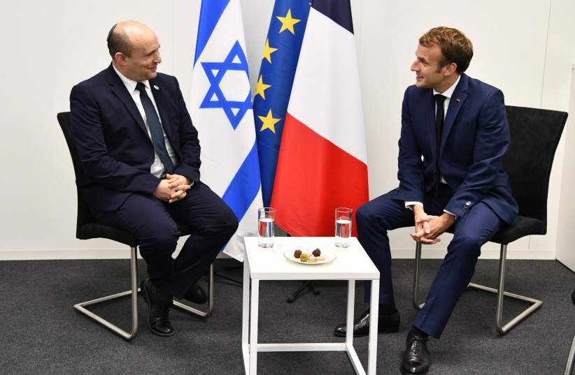 PM Naftali Bennett meets with French President Emmanuel Macron in Glasgow (credit: CHAIM TZACH/GPO)