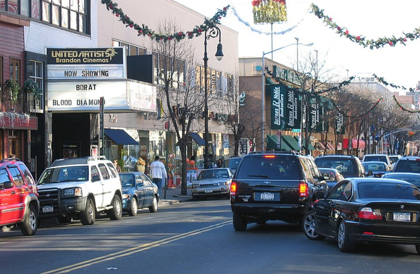  Austin Street, the main shopping area in Forest Hills, Queens, New York. Taken by me in the early afternoon on Saturday, December 16, 2006. (credit: Masterofzen/Wikimedia Commons)