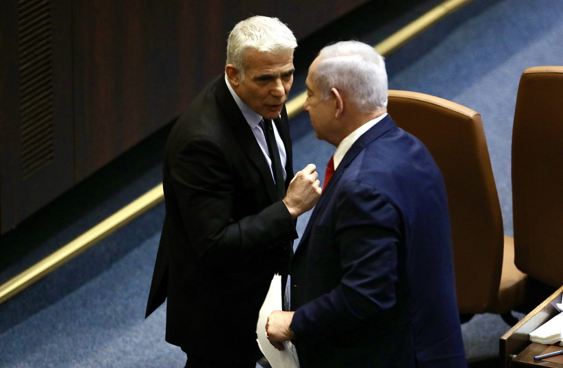 Foreign Minister Yair Lapid and opposition head Benjamin Netanyahu at the Knesset, November 8, 2021. (credit: MARC ISRAEL SELLEM/THE JERUSALEM POST)