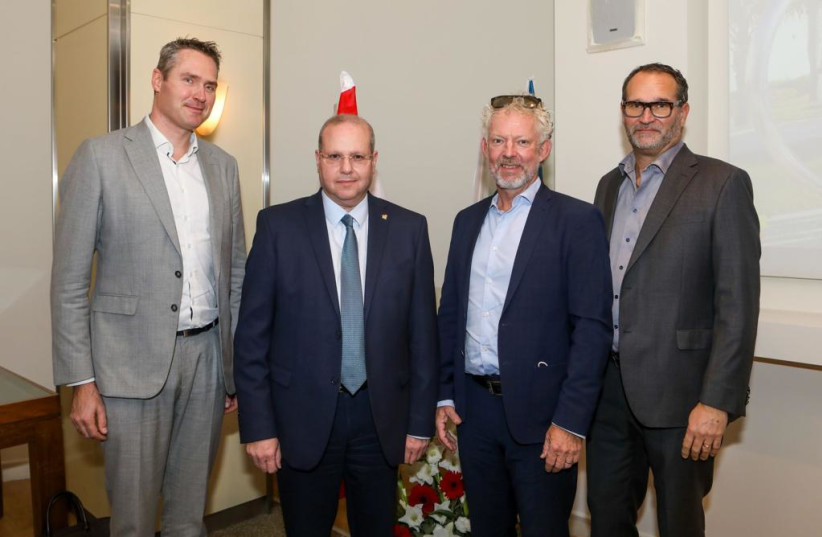 A team of visiting medical professionals, including AstraZeneca's Magnus Bjorsne (right) learn about innovation at Beilinson Hospital. Also pictured, Rabin Medical Center CEO Eytan Wirtheim (third from right). (photo credit: Courtesy Shlomi Yosef for Rabin Medical Center)