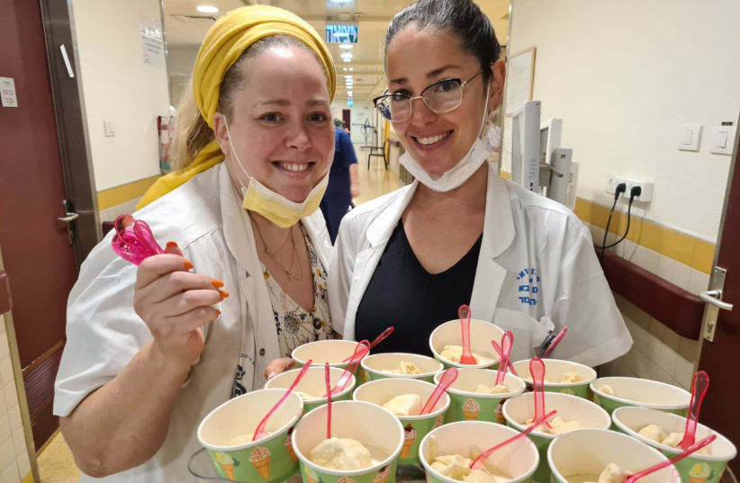 Sheba Medical Center dietitians Meital Benjamin (left) & Ayelet Gur-Arie (credit: NAAMA FRANK AZRIEL)