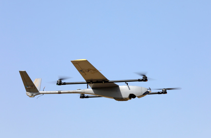  Un drone est vu lors d'un exercice de l'armée iranienne surnommé « Zulfiqar 1400 », dans la zone côtière du golfe d'Oman, en Iran, sur cette photo obtenue le 7 novembre 2021 (crédit photo : IRANIAN ARMY/WANA/REUTERS)