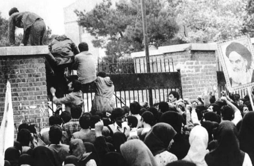 IRANIAN STUDENTS crowd the US Embassy in Tehran, November 4, 1979. (photo credit: Wikimedia Commons)