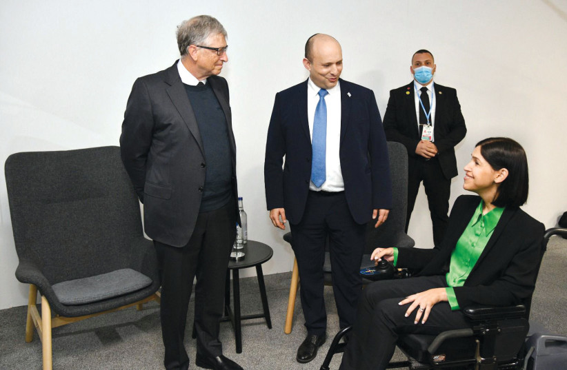  Prime Minister Naftali Bennett and Energy Minister Karine Elharrar meet Bill Gates on the sidelines of the COP26 climate change conference in Glasgow on November 2.  (credit: CHAIM TZACH/GPO)