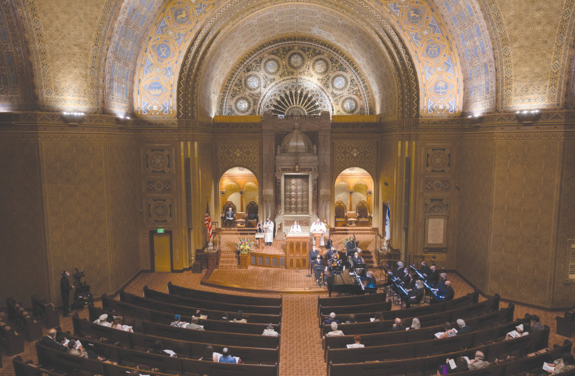  A ROSH HASHANAH service at Congregation Rodeph Shalom in Philadelphia. (photo credit: RACHEL WISNIEWSKI/REUTERS)