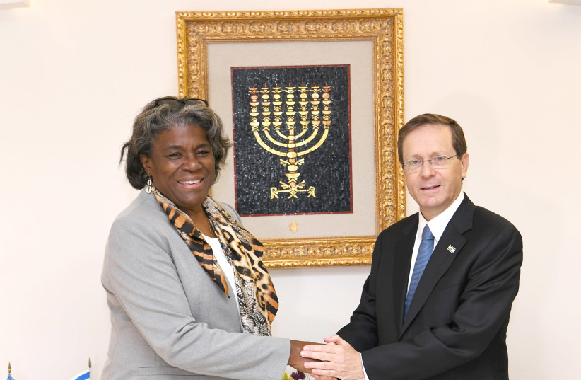  Israeli President Isaac Herzog with US Ambassador to the UN Linda Thomas-Greenfield, November 15, 2021.  (credit: AMOS BEN GERSHOM/GPO)