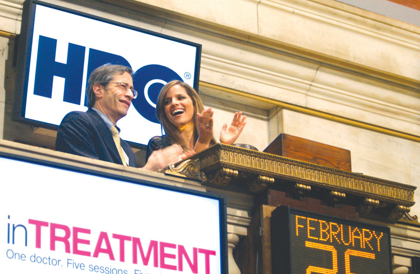  ACTRESS AND producer Noa Tishby (right) at the New York Stock Exchange with Larry Leibowitz, executive vice president of NYSE-Euronext, in 2009.  (credit: BRENDAN MCDERMID/REUTERS)