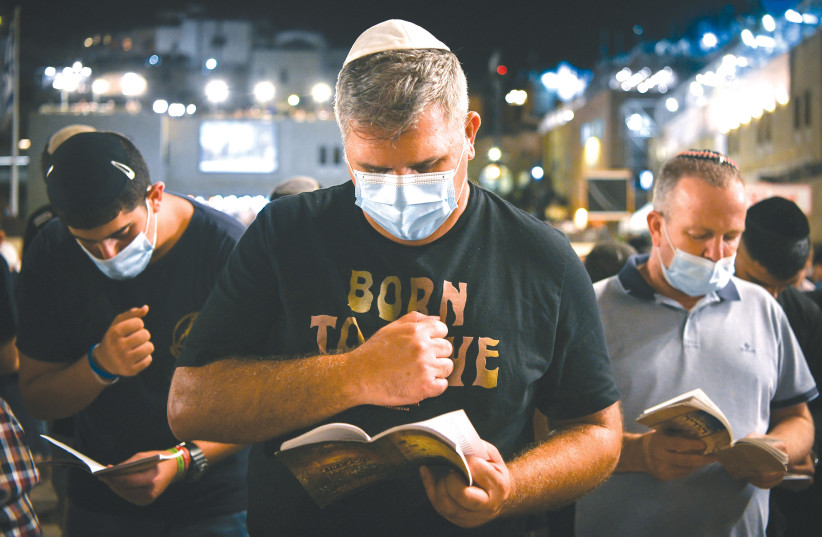  PRAYING FOR forgiveness at the Western Wall before Yom Kippur (photo credit: ARIE LEIB ABRAMS/FLASH 90)