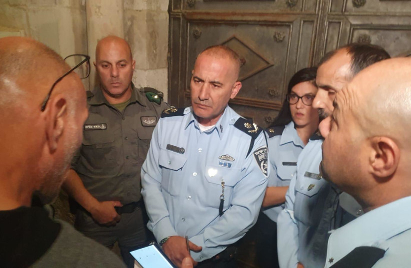  OC Jerusalem District Asst.-Ch. Doron Turjeman holding a situation assessment after a terrorist stabbed two Border Policemen on November 17, 2021. (credit: POLICE SPOKESPERSON'S UNIT)