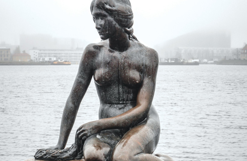  Little Mermaid statue in Copenhagen (credit: Wikimedia Commons)