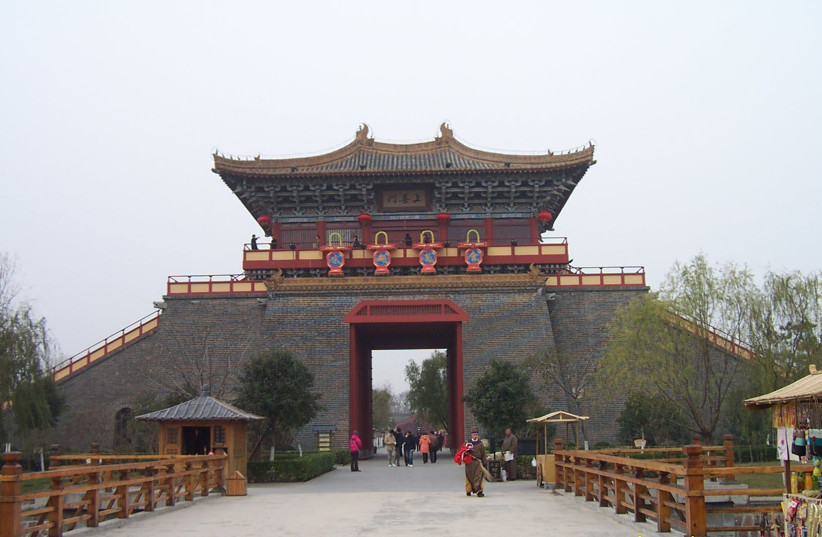 SHANGSHAN GATE, reconstruction of ancient city gate, Qingming River Park, Kaifeng.  (photo credit: MICHAEL FREUND/SHAVEI ISRAEL)