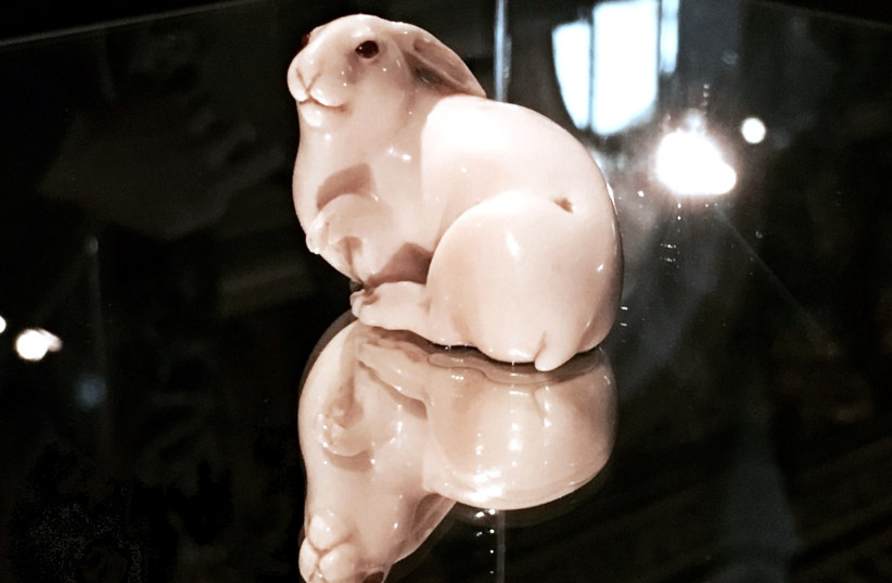 The Hare with Amber Eyes Shown at a special exhibition in November 2016 with Edmund de Waal at the Kunsthistorisches Museum in Vienna (photo credit: GRYFFINDOR/WIKIMEDIA COMMONS)