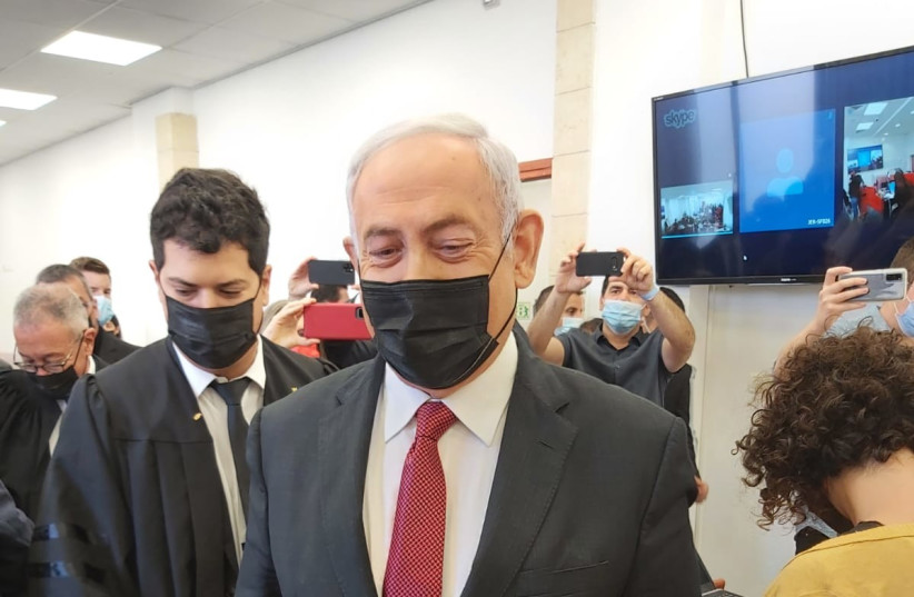Opposition leader Benjamin Netanyahu at the Jerusalem District Court on November 22, 2021 (credit: YONAH JEREMY BOB)
