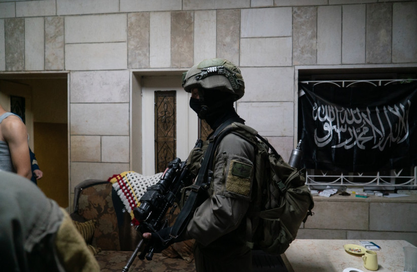 Shin Bet menangkap jaringan teroris Hamas yang besar di Tepi Barat