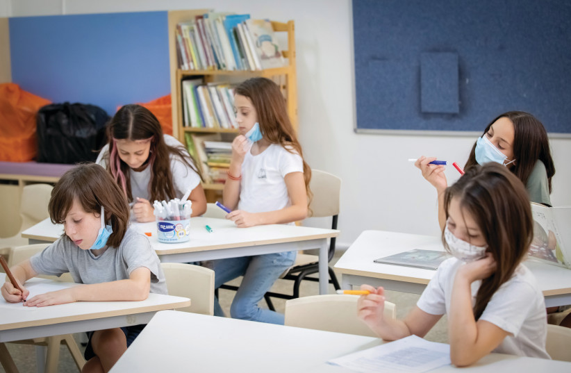  STUDENTS LEARNING at a school in Tel Aviv (photo credit: CHEN LEOPOLD/FLASH90)