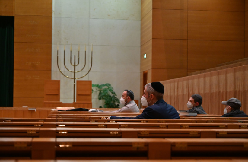  Jews listen to prayers at the Ohel Jakob Synagogue in Munich, Nov. 23, 2021.  (photo credit: CNAAN LIPHSHIZ/JTA)