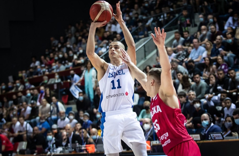  Yam Madar leads Israel to a 69-61 victory to open up World Cup qualifying on the right foot (photo credit: FIBA)