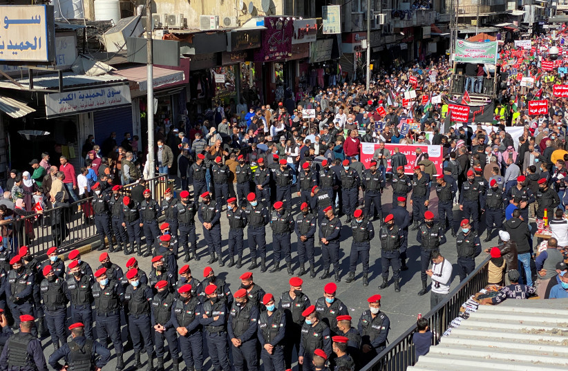  Public security members stand guard during a demonstration against the declaration of intent for water-for-energy deal signed by Israel, Jordan and the UAE, in Amman, Jordan (credit: MUATH FREIJ/REUTERS)
