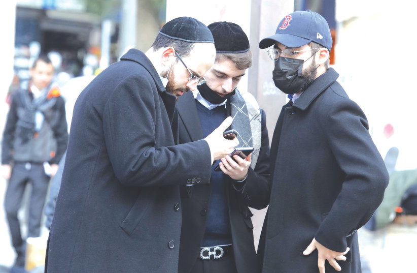  HAREDI MEN with cell phones in Jerusalem.  (photo credit: MARC ISRAEL SELLEM/THE JERUSALEM POST)