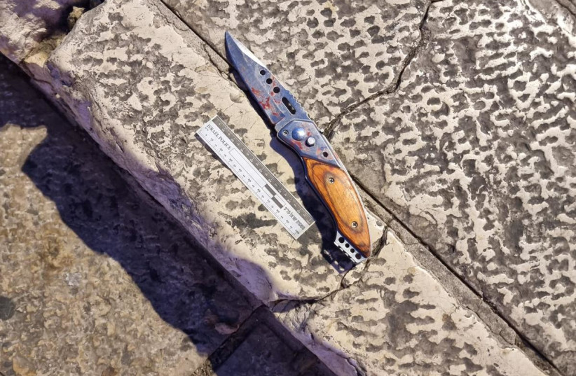  The knife used in the stabbing attack in Damascus Gate on December 4, 2021 (credit: ISRAEL POLICE SPOKESPERSON'S UNIT)