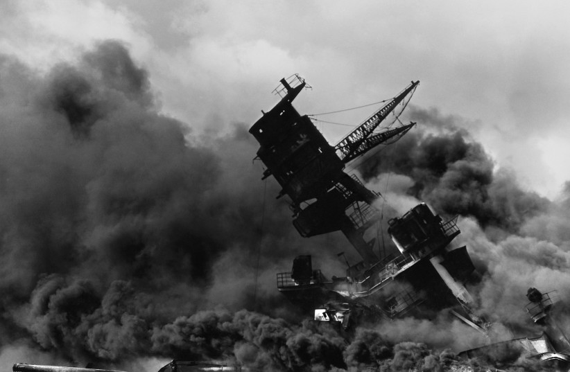  A ship is seen sinking in the Japanese attack on Pearl Harbor on December 7, 1941. (credit: PIXABAY)