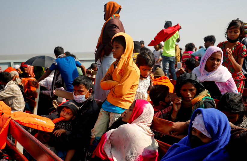 UN to cut food aid for Rohingya refugees, citing fund shortfall - Vimarsana News