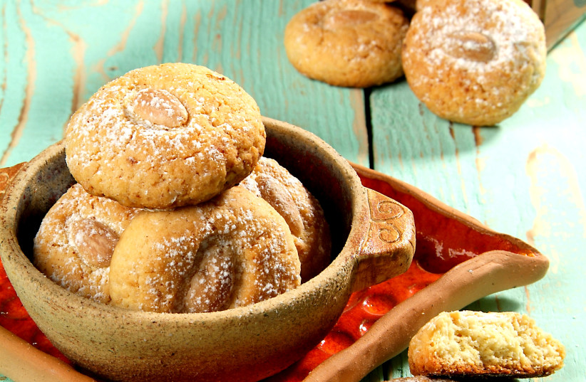  Almond cookies (photo credit: PASCALE PEREZ-RUBIN)