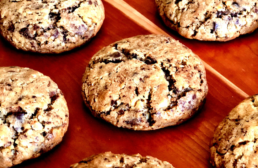  Walnut and pecan cookies with chocolate chips (credit: PASCALE PEREZ-RUBIN)